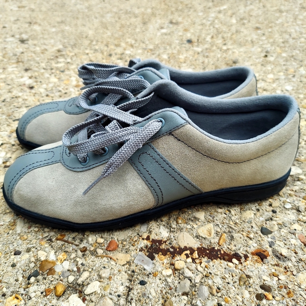 Easy Spirit Esoncue Women's Blue Gray Casual Shoes with Leather Upper, Size: 8W